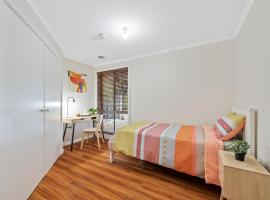 PRIVATE ROOM 1 and PRIVATE ROOM 3 beside Monash University in Clayton – hotel w mieście Clayton North