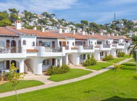 Apartamentos Son Bou Gardens By MENORCARENTALS, hotel em Son Bou