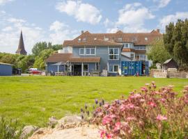 Hostel oder Ferienwohnung 1-16 Personen im BLAUEN HAUS, hotel with hot tubs in Fehmarn