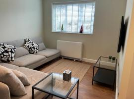 Pass the Keys Modern Family Friendly Flat with Parking, apartamentai mieste Rikmansvortas