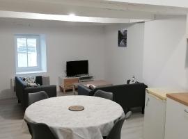 Appartement 2 chambres, hotell med parkering i Champdeniers-Saint-Denis