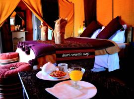 Luxury Desert Romantic Camp: Merzouga şehrinde bir Oda ve Kahvaltı