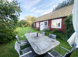 Cozy cottage in Vejbystrand near the beach, hotel en Vejbystrand