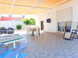 Villa Sud Sicily, holiday home sa Santa Maria Del Focallo