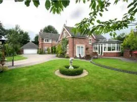 Eastfield Lodge with Hot Tub