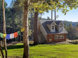 Mendocino Redwood Retreat - Sunrise Cottage, parkimisega hotell Albionis