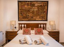 Moorish house in Heart of albayzin, hotel v destinaci Granada