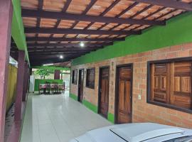 Casa 3 suítes completa com cozinha e churrasqueira em Alter do Chão, готель у місті Алтер-ду-Шан