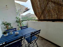 EL ÚNICO apartment with jacuzzi and art, Hotel in Guadalest