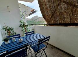 EL ÚNICO apartment with jacuzzi and art, hotel in Guadalest