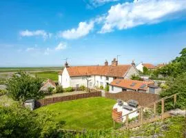 Spyglass Cottage by Big Skies Cottages