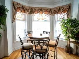 Club Salon Sleeps 10-20 Free Parking & TV