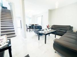 The Ashland Manor 4BR, apartment in Niagara Falls