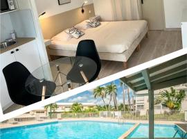 Superbe studio avec Piscine, au coeur de la Marina! Village Soleil !，哥西爾的飯店