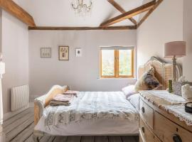 Luxury Apartment, The Barn, Cookham, hotel in Cookham