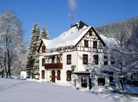 Viesnīca Gasthof und Pension Hammerschänke pilsētā Wildenthal, netālu no apskates objekta Carlsfeld Ski Lift