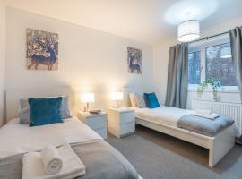 Modern 4 Bed House-Free Parking, apartamento en Uphall