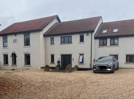 Beautiful Modern Farm House (12), hotel in Sheffield