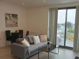 Cosy 2-bedrooms with free parking, Flat 5, self-catering accommodation in Dorney