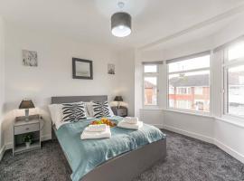 Modern House, Sleeps 5 in Central Coventry, feriebolig i Coventry
