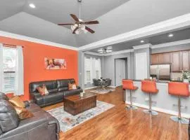 Prolific 3Story w Game Room-HotTub-Near DT