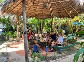 The Seaside Bungalow Hostel and Bar – hotel z parkingiem w mieście Hà My Tây (2)