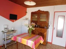 Gîte rustique avec salle de jeux et animaux en campagne - FR-1-426-336