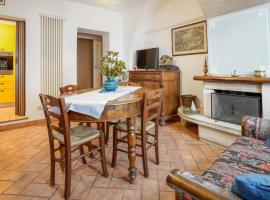Pet Friendly Apartment In Rosia With Kitchen, hotell i Rosia