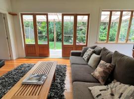 Forest Hideaway ~ Rustic, apartment in Coromandel Town