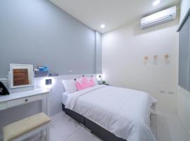 Little House Homestay, hotel v destinaci Wujie