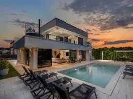 Villa Zorina heated pool 45 m2, Jacuzzi & sauna