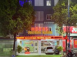 Khách sạn Trường Giang 长江酒店, hotel com estacionamento em Xóm Mỹ Thanh