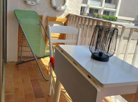 2min mer Studio Parking Balcon Wifi Clim, hotel in Six-Fours-les-Plages