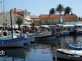 Au calme à 2min mer Parking Balcon Wifi Clim!