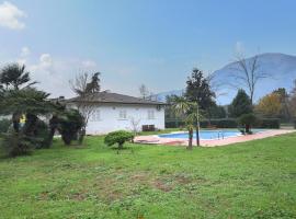 Nice Home In Villa S, Lucia With Outdoor Swimming Pool, casa vacacional en La Volla