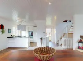 Cheerful villa with fireplace, bath-tub and garden