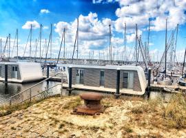 Schwimmendes Ferienhaus Heimathafen, hotel em Grossenbrode