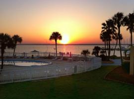 Quality Inn & Suites Gulf Breeze Bayside near Pensacola Beach、ガルフ・ブリーズのホテル