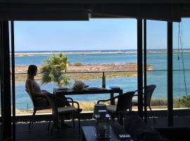 Fuzeta stylish 1 bedroom apartment - Amazing views, hotel v destinaci Fuzeta