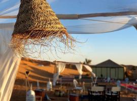 Nomadic Sands Retreat, hôtel avec jacuzzi à Merzouga