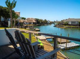 CANAL GUEST HOUSE - Waterfront Accommodation, hótel í St Francis Bay