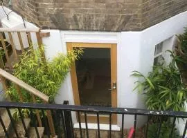 Self-contained, private entrance, near city centre