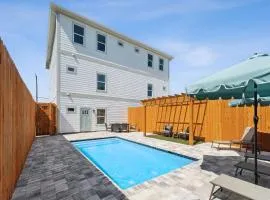 Grand Retreat I! 4BR 5BA Sleeps 15! Private Pool! Luxury and comfort await!