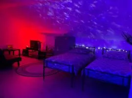 Sky Studio Apartment 1,5 Zimmer für 4 Leute Zentral 35qm S-Bahn Mercedes Benz