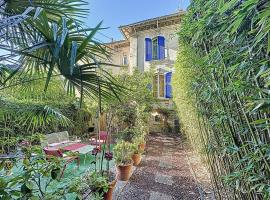 Très belle maison avec jardin à 10min des remparts, hotel in Avignon