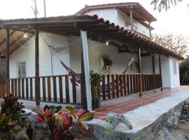 HOSTAL BESHALOM, guest house in Santa Marta