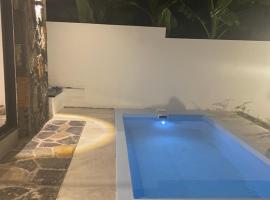 Heaven Corner Villa with private Swimming pool, hotel en Triolet