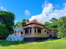 The Happy Retreat Villa in Belmont, Jamaica, vacation rental in Blue Hole