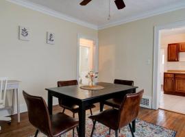 Charming 2BR 1 bath in the heart of CLE Heights, apartma v mestu Cleveland Heights
