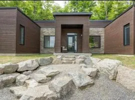 Modern Chalet, 10 mins from Tremblant Ski Resort